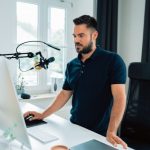 UX SEO - man in blue crew neck t-shirt using macbook