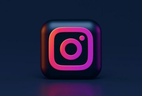 Instagram Stories - blue and red square logo